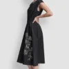 Vestido midi ajustado y acampanado con estampado floral Vestido midi ajustado y acampanado con estampado floral