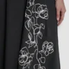 Vestido midi ajustado y acampanado con estampado floral Vestido midi ajustado y acampanado con estampado floral