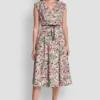 Vestido midi ajustado y acampanado con estampado floral Vestido midi ajustado y acampanado con estampado floral