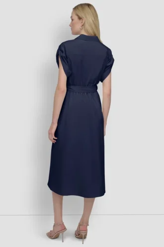 Vestido midi con botones en la parte delantera