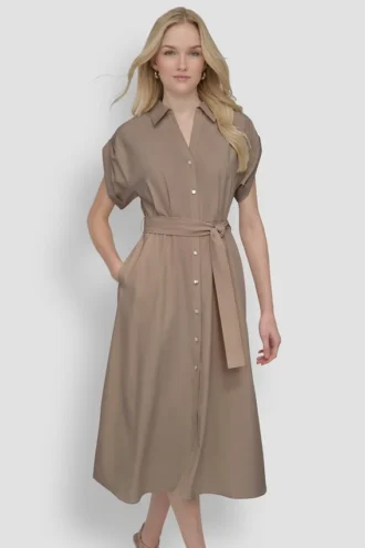 Vestido midi con botones en la parte delantera