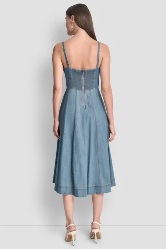 Vestido midi de denim con corte acampanado