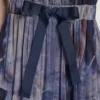 Vestido midi de gasa plisada con lazo en la cintura Vestido midi de gasa plisada con lazo en la cintura