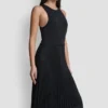 Vestido midi plisado de mezcla de tejidos Vestido midi plisado de mezcla de tejidos