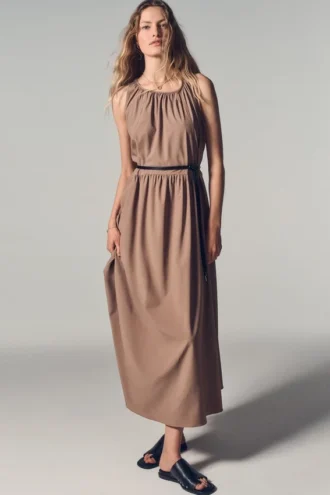 Vestido midi sin mangas y de cintura baja