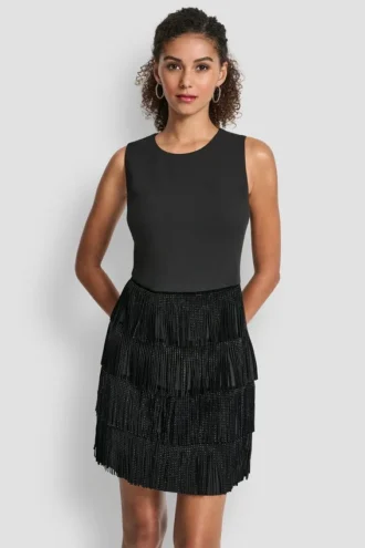 Vestido recto sin mangas con faldas en capas