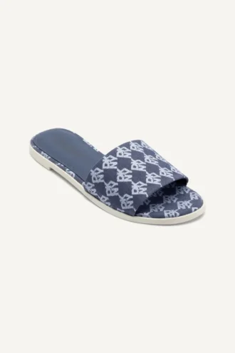 Zapatos planos con el logotipo de Waconia